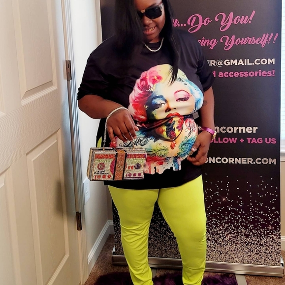 "Split Sides Monroe Set" - Picture 4 of 4